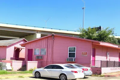 Photo 2 - Way Side Inn by Hotel O Dallas near Fair Park Downtown