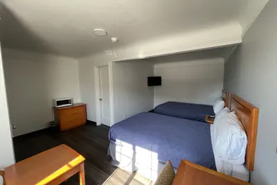 Photo 5 - Holiday Motel