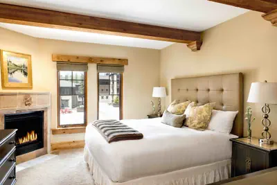 Photo 2 - One Bedroom King Suite 1 Apartment Hotel by RedAwning