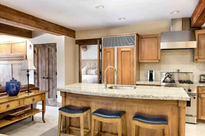 Photo 3 - One Bedroom King Suite 1 Apartment Hotel by RedAwning