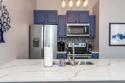Photo 2 - Heart of Mainstrasse Apt 1