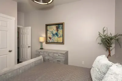 Photo 4 - Heart of Mainstrasse Apt 2