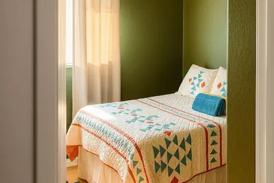 Photo 5 - Private bedroom in Peach Blossom Country House