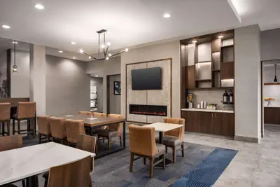 Photo 4 - La Quinta Inn & Suites by Wyndham Del Rio