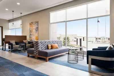 Photo 5 - La Quinta Inn & Suites by Wyndham Del Rio