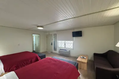 Photo 4 - Ski Mountain Lodge