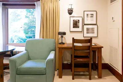 Photo 5 - Deluxe King Room Hotel Room by RedAwning