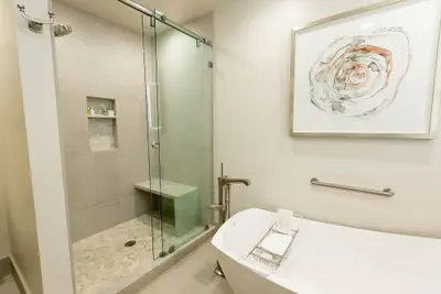 Photo 3 - Deluxe Two Queen Room Hotel Room by RedAwning
