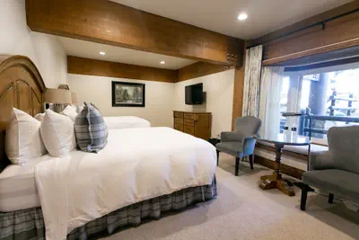 Photo 2 - Deluxe Two Queen Room Hotel Room by RedAwning