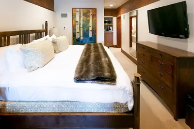 Photo 3 - Deluxe King Room With Fireplace Hotel Room by RedAwning