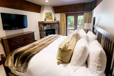 Photo 2 - Deluxe King Room With Fireplace Hotel Room by RedAwning