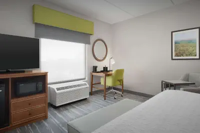 Photo 5 - Hampton Inn & Suites Lynchburg