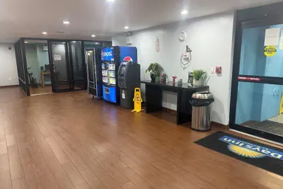 Photo 3 - Days Inn by Wyndham Brooklyn Borough Park
