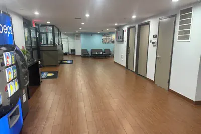 Photo 4 - Days Inn by Wyndham Brooklyn Borough Park