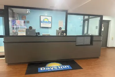 Photo 5 - Days Inn by Wyndham Brooklyn Borough Park