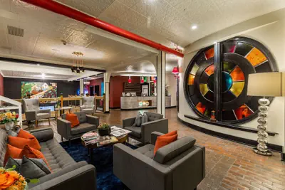 Photo 5 - Henry Norman Hotel