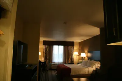 Photo 4 - Holiday Inn Express & Suites Nevada by IHG