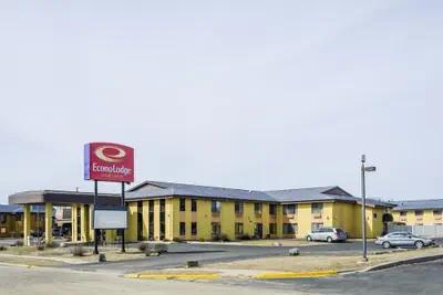 Photo 2 - Econo Lodge Inn & Suites Wisconsin Dells