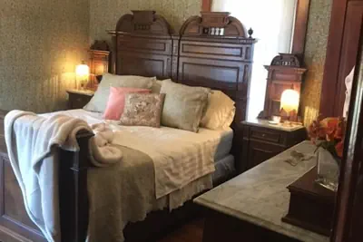 Photo 5 - Nauvoo Grand Bed & Breakfast