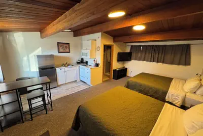 Photo 5 - The Pioneer Motel