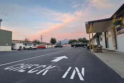 Photo 2 - The Pioneer Motel