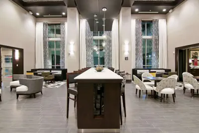 Photo 4 - Hampton Inn & Suites Bellevue Downtown-Seattle