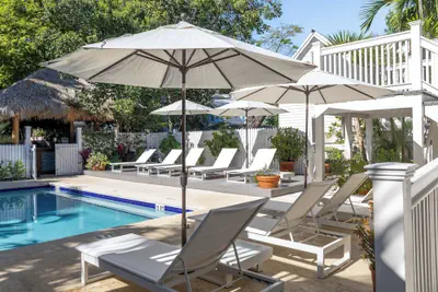 Photo 2 - The Key West Hotel