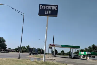 Photo 2 - Executive Inn Woodward