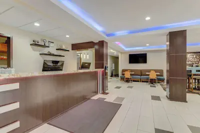 Photo 4 - SureStay Plus Hotel by Best Western Owasso Tulsa North