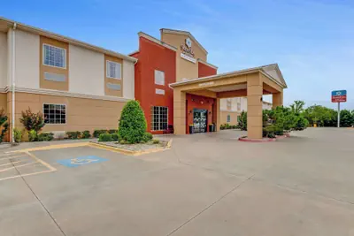 Photo 2 - SureStay Plus Hotel by Best Western Owasso Tulsa North