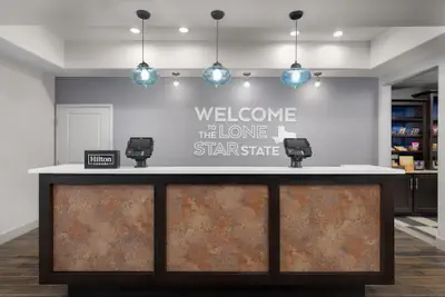 Photo 4 - Hampton Inn Kenedy