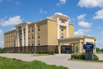 Photo 2 - Hampton Inn Kenedy