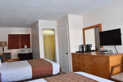 Photo 4 - Blue Water Motel