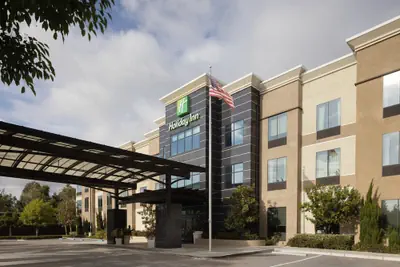 Photo 2 - Holiday Inn Carlsbad by IHG