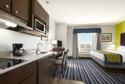 Photo 2 - Hawthorn Extended Stay by Wyndham Midland