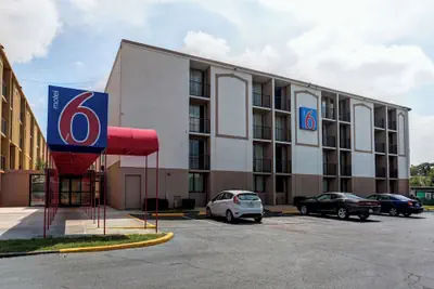 Photo 2 - Motel 6 Jackson, TN
