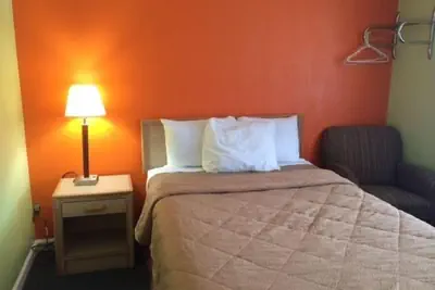 Photo 5 - Fels Three Crown Motel