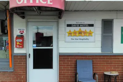 Photo 4 - Davis Motel