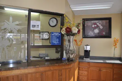Photo 4 - Best Rest Inn