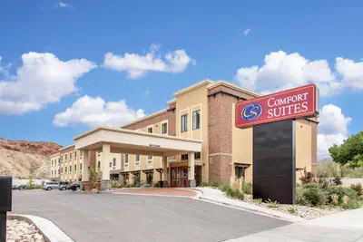 Photo 2 - Comfort Suites Moab near Arches National Park