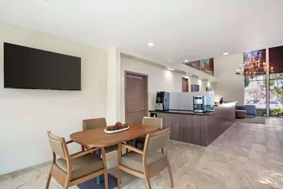 Photo 5 - Best Western Plus Black Oak