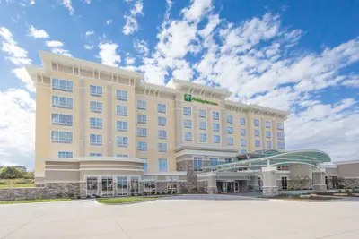 Photo 2 - Holiday Inn Hotel & Suites Davenport by IHG