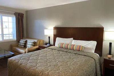 Photo 4 - Travelers Inn Eugene University