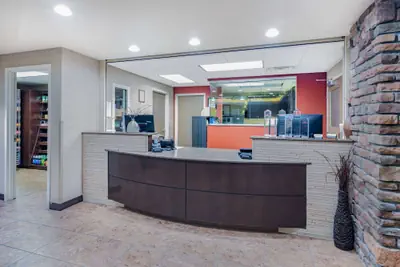 Photo 5 - Hawthorn Extended Stay by Wyndham Dickinson