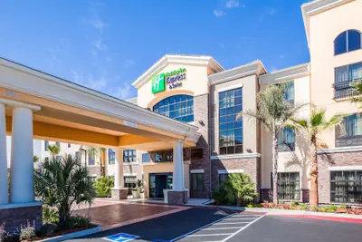 Photo 2 - Holiday Inn Express & Suites Eureka by IHG