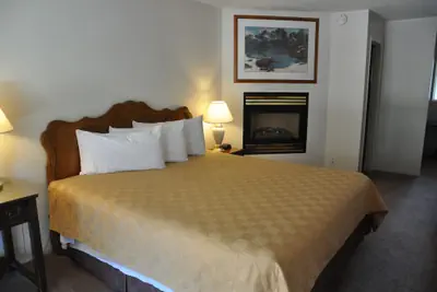 Photo 4 - Cedar Inn & Suites