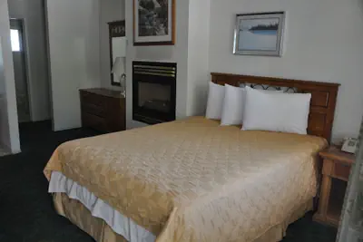 Photo 3 - Cedar Inn & Suites