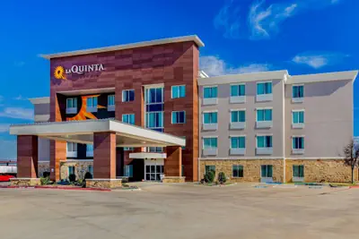 Photo 2 - La Quinta Inn & Suites by Wyndham Northlake Fort Worth
