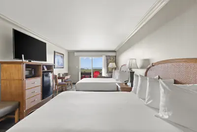 Photo 3 - Surf & Sand Lodge