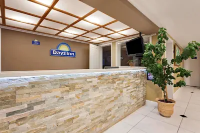 Photo 4 - Days Inn by Wyndham Lakewood South Tacoma